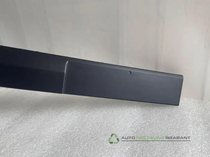 Coin pare-chocs avant droit - 9a1ca5f9-5f37-49af-92f6-30f629b9ecc6.jpg