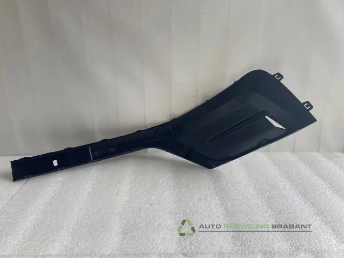 Coin pare-chocs avant droit - e9f6a279-f283-4bb2-98ed-3014e7d7ce58.jpg