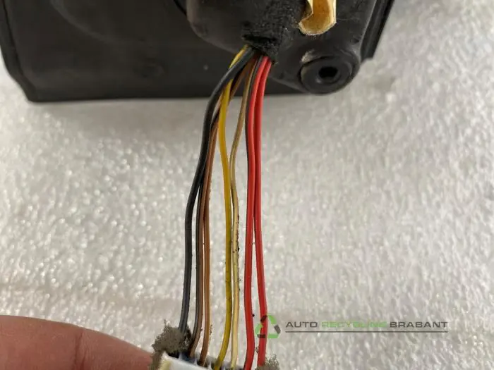 Rétroviseur extérieur droit - 5f31f93c-ce7d-41e6-9c69-1873bdc7b831.jpg