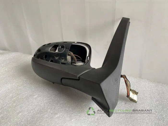 Rétroviseur extérieur droit - 8ff1723b-ea2f-4309-8710-d6102ee9e408.jpg