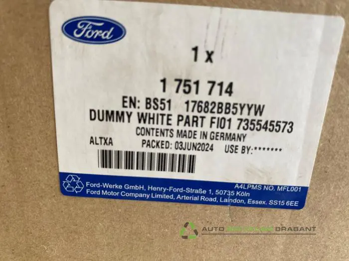 Rétroviseur extérieur droit - c593766d-93c1-46a4-9f5c-b37201998d18.jpg