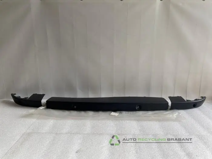Bumperlijst midden-achter Renault Clio Bumperlijst midden-achter Renault Clio