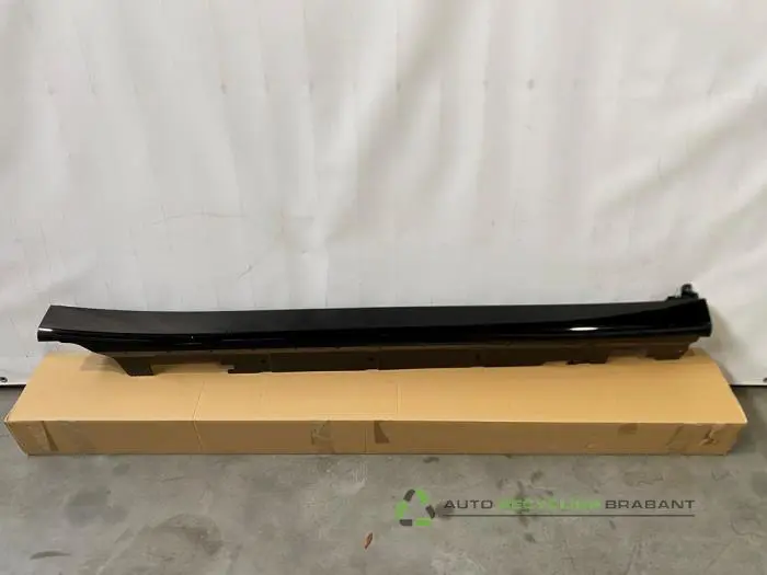 Zijskirt rechts BMW X1 Zijskirt rechts BMW X1