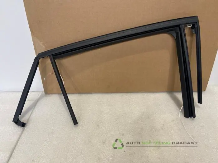 Raamrubber Achter Peugeot 2008 Raamrubber Achter Peugeot 2008