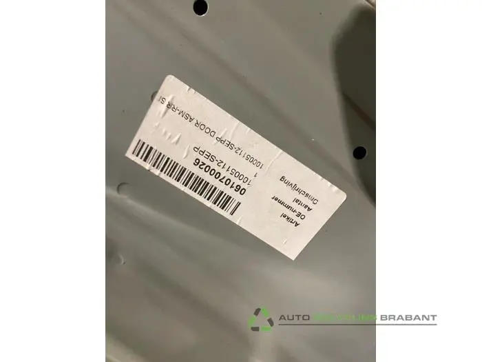 Rear door 4-door, right - ebb12f87-3f60-4660-b701-11ddd5130540.jpg