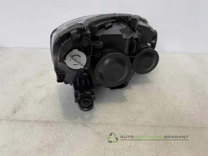 Koplamp links - b7b56aef-f9d3-4ad3-8006-4cbc8cb2cbd5.jpg