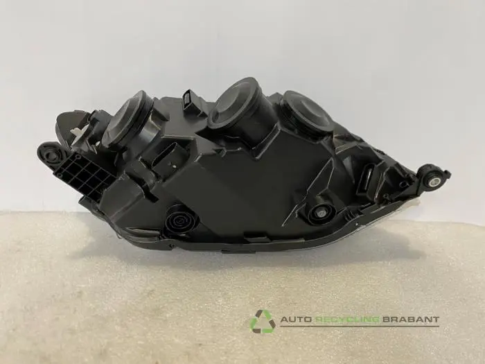 Koplamp links - b847dfae-1484-460b-a607-933aa9e9effe.jpg