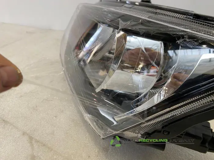 Koplamp links - dd57b10a-b857-4706-935e-0cc3bc3d63fd.jpg