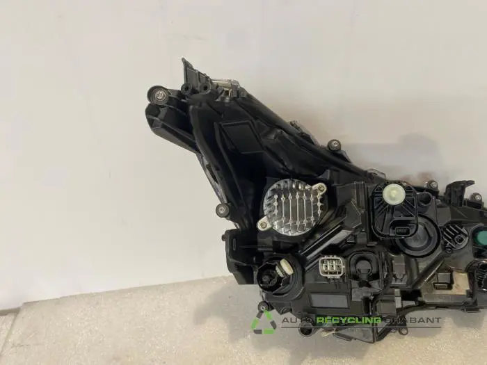 Koplamp links - 3131b0bb-623a-4c07-a69d-041d2b540272.jpg