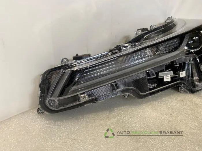 Koplamp links - e5f698a4-9568-48e3-952f-ba2abc4848b8.jpg