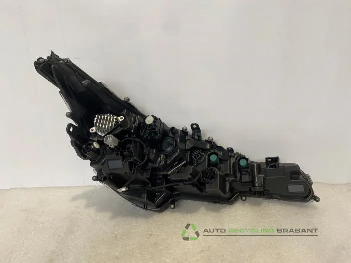 Koplamp links - f6efa0f9-75e9-47c3-9e37-79444750f64d.jpg