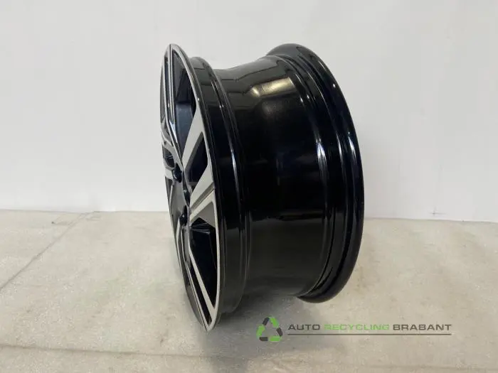 Wheel - d1cbe47a-78d7-4cdc-93e7-8277c0a84e47.jpg