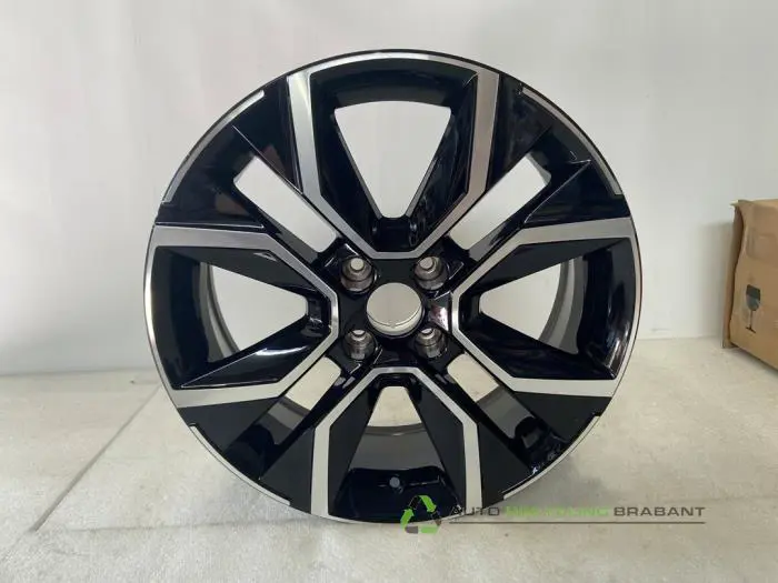 Wheel - 42535233-3af7-4e6e-8263-0b1f576c8770.jpg