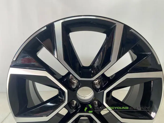 Wheel - c4ba0dfb-0570-44fe-b5bd-faee3dd2b639.jpg