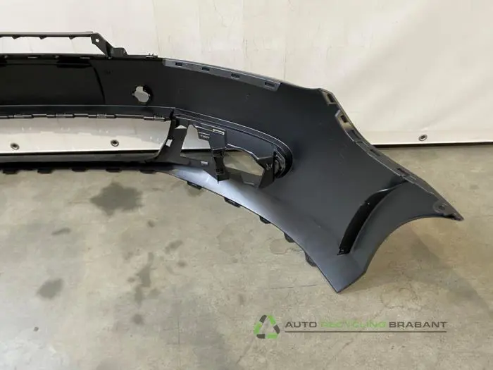 Pare-chocs avant - 09ec9dfb-10b2-46d4-8e19-bc475e5d3145.jpg