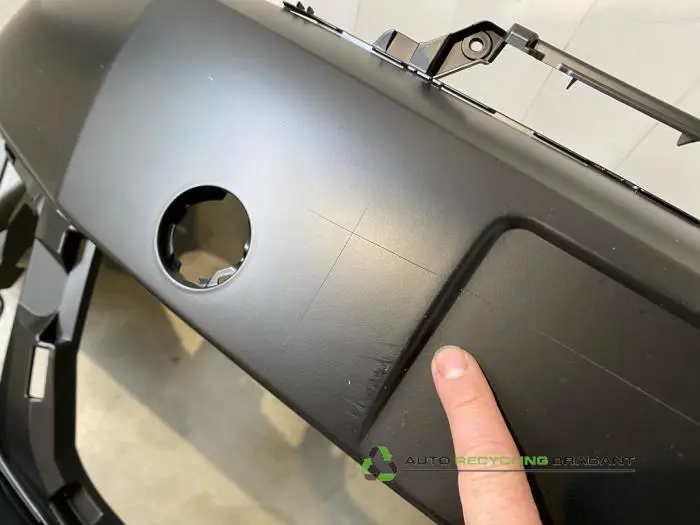 Pare-chocs avant - 1604e3a7-6d84-425f-aea4-7c1d82f21649.jpg