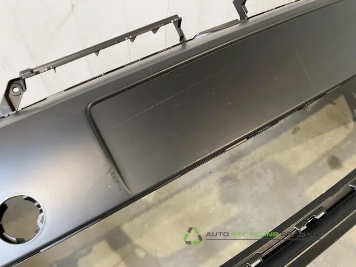 Pare-chocs avant - 3733e29b-03bc-4c83-ab30-ae8a4aaac1c6.jpg