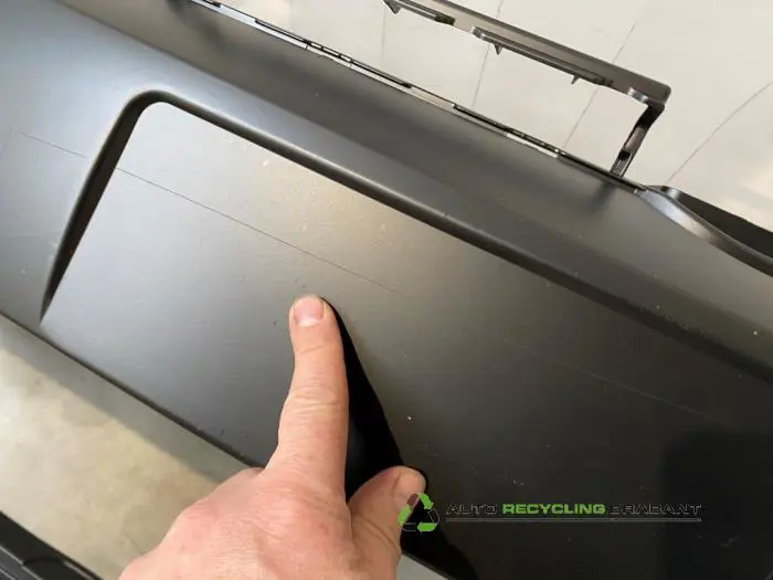 Pare-chocs avant - 3985483b-0c0e-4553-9dd7-f9f8afe9009d.jpg