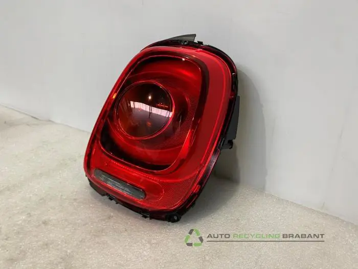 Rücklicht rechts - ab30b0ed-a75d-4f77-a33a-35b96849af3d.jpg