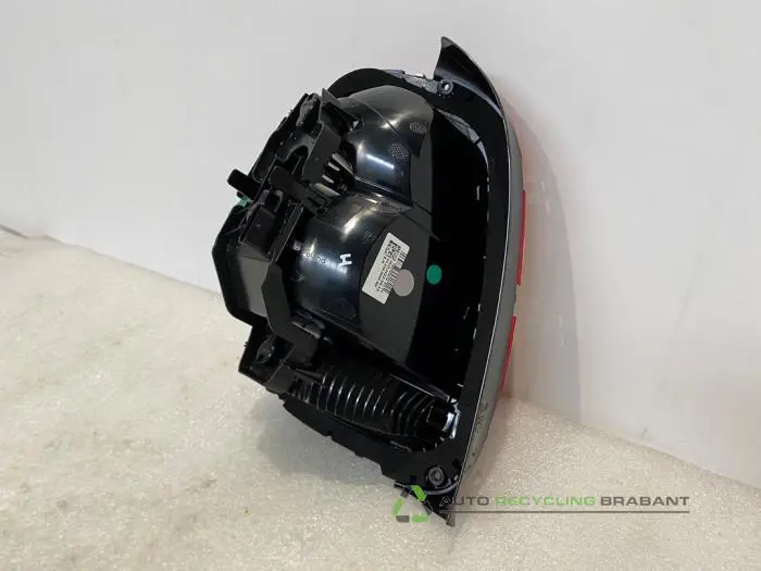 Rücklicht rechts - e296b680-65a5-48c8-8841-d21fb5e7013d.jpg