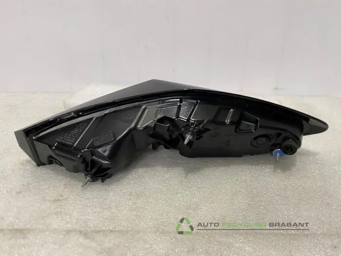 Taillight, left - 423f2980-f7fa-4cca-a821-5f4915da79bd.jpg
