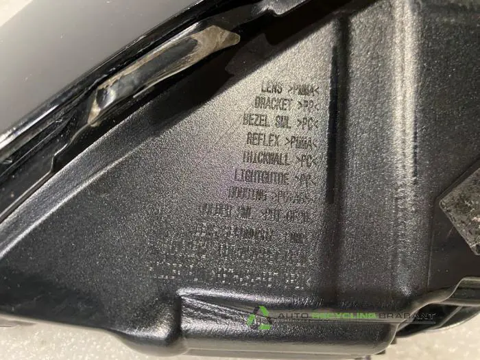 Taillight, left - 5929aeb0-680a-4547-b807-10ae4c8a75f3.jpg