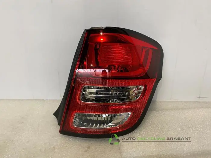 Feu arrière droit - 56510069-3a5e-42ce-b280-fed9b89d0af8.jpg