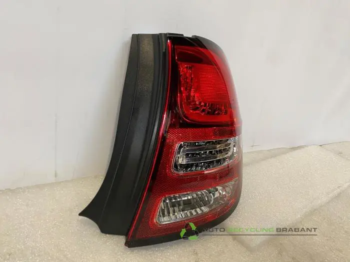 Feu arrière droit - 6ac269fa-2e9f-48e7-b1c0-85aaaedabcf8.jpg