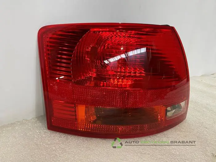 Rücklicht links - 1c357b93-4fa4-4d09-832e-03bc3c318761.jpg
