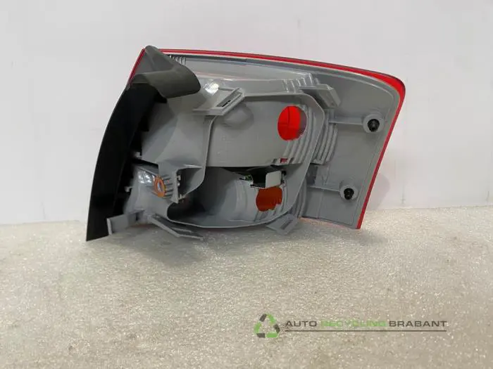 Rücklicht links - a901d475-a48c-4d5f-bbe6-0b68a6c00007.jpg