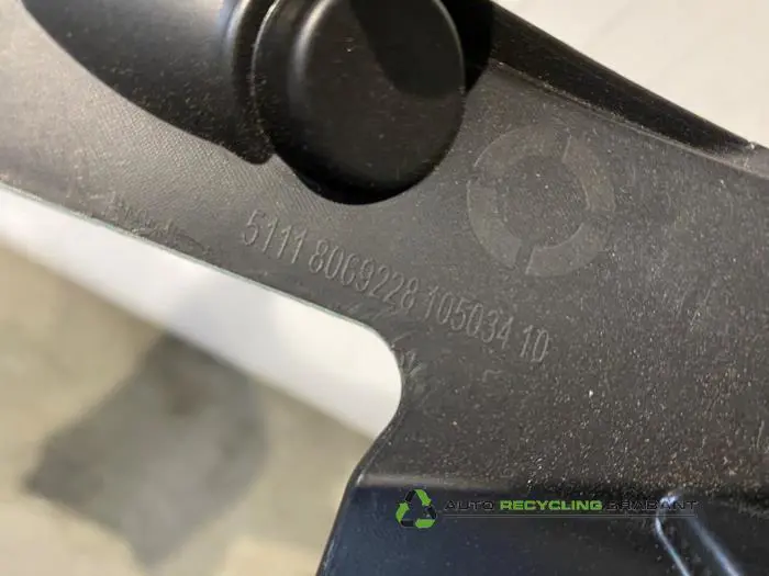 Support pare-chocs avant droit - 30335f97-d03b-4d54-bc10-fb53d3159c07.jpg