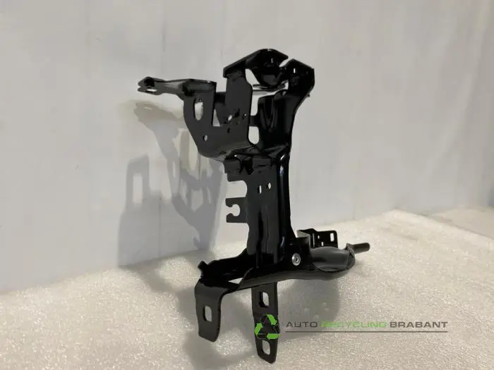 Headlight frame, left - 367360b6-6569-44d2-aa9c-bee7f180b271.jpg