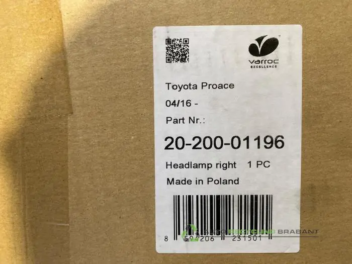 Headlight, right - 14ca05b3-5978-46fd-b53e-7b97cba87d99.jpg