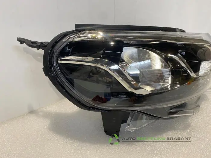 Headlight, right - 893443af-a352-4897-a803-f8363a183322.jpg