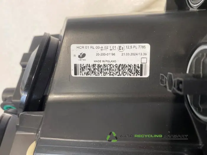 Headlight, right - 921a63c1-9f3a-49e1-b76c-33137166d876.jpg