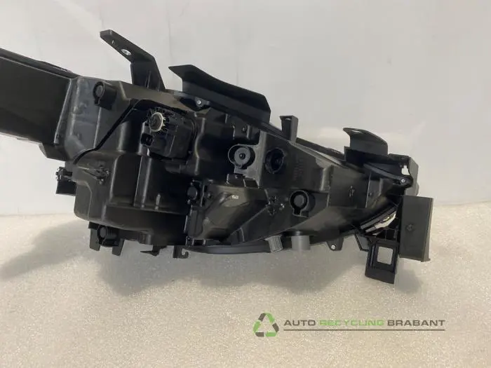 Scheinwerfer links - 46f80168-cf23-47a6-92f1-5fd725321585.jpg