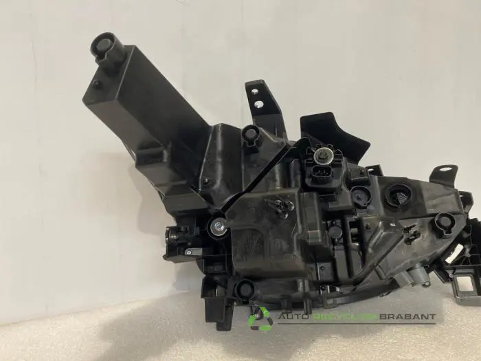 Scheinwerfer links - 6bd4d1c4-6993-46b4-a1ae-e351784f9639.jpg