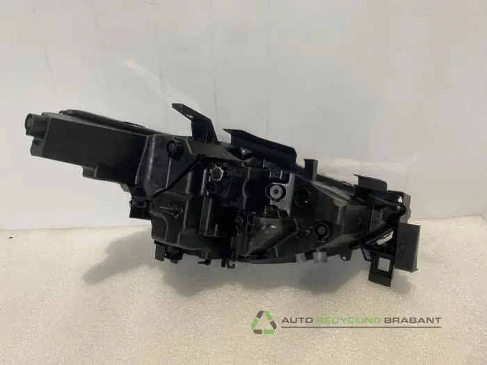 Scheinwerfer links - 7a2bd0e6-25c0-4a28-8389-5eaa4cd040c9.jpg