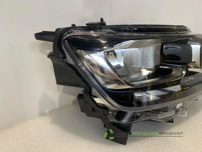 Scheinwerfer rechts - 0dc2326b-7e0d-46e0-8a41-04f695d40a6a.jpg