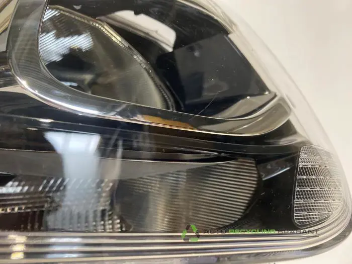 Scheinwerfer rechts - 118171fb-2d0e-47d3-bc51-e99296084795.jpg