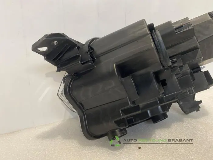 Scheinwerfer rechts - 205af170-7176-40c8-9859-9a8079547ec7.jpg