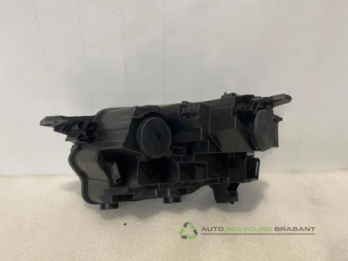 Scheinwerfer rechts - b100edeb-2801-4130-9e5e-a6ac9a75153c.jpg