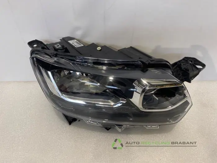 Scheinwerfer rechts - b9925d15-6eef-4bce-a9d3-5a6b1fc27bc4.jpg