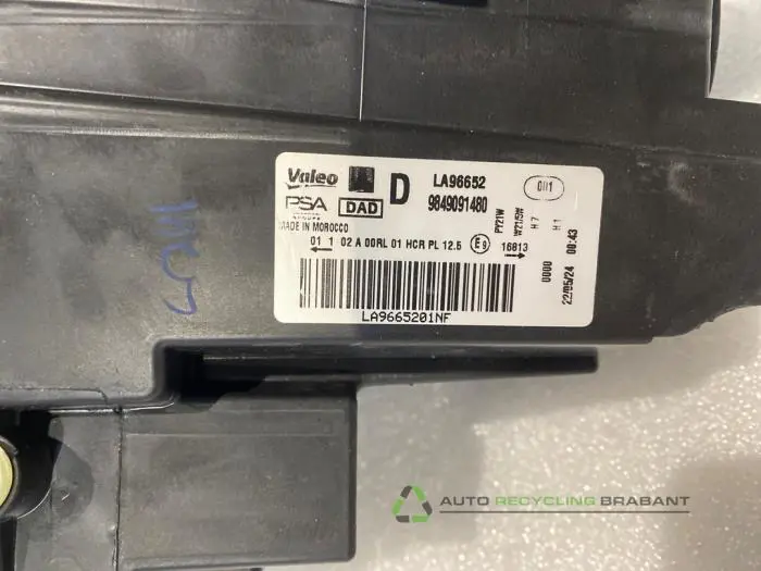 Scheinwerfer rechts - ee0ef077-b67d-4eff-aaab-1419ffa7d87d.jpg