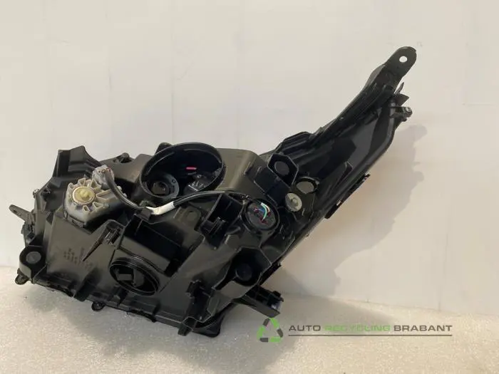 Koplamp rechts - 29563ed4-a86e-4be5-89e7-aec7874fbbc7.jpg