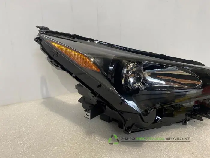 Koplamp rechts - 524b045a-eb3d-4139-8a48-00c0a36078fc.jpg