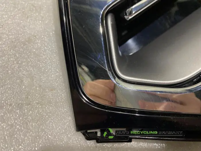 Grille - 6fa9755f-6022-4df3-800b-ce0097c8d8ef.jpg