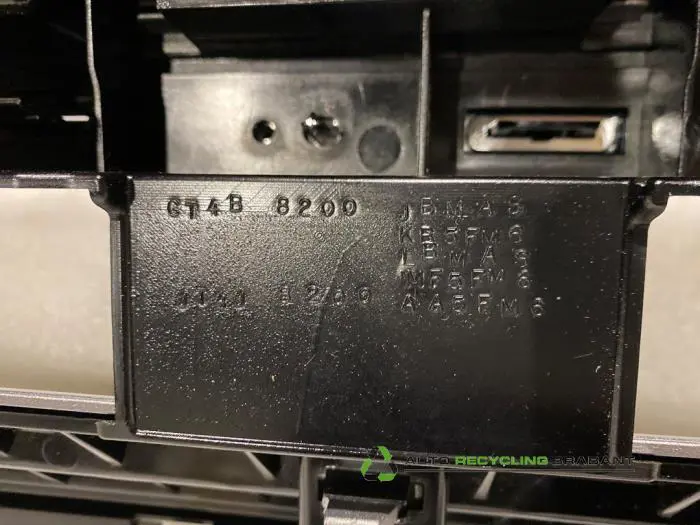 Grille - f88b38ea-205e-4779-b3b8-7ffdbb61a6c8.jpg