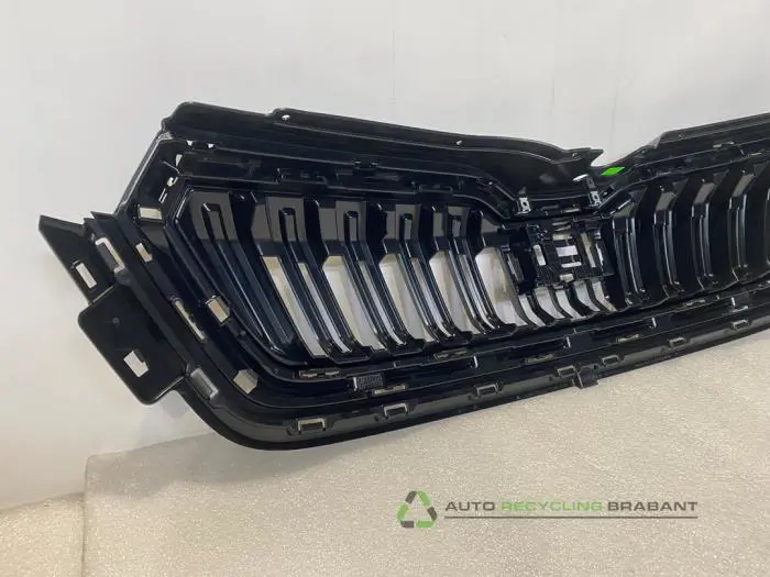 Grille - 3f2d74a6-0ba2-4cf7-af1c-6a185cbde6ba.jpg
