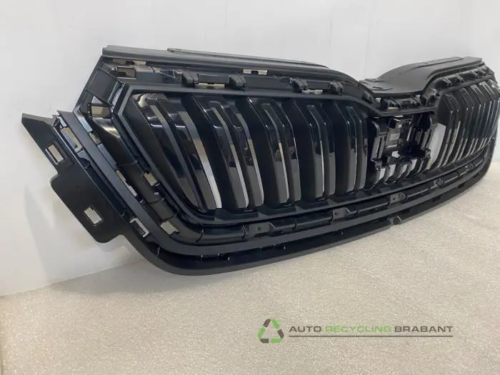 Grille - 7e21555b-d6c5-4625-9d58-95ca029ae5f0.jpg